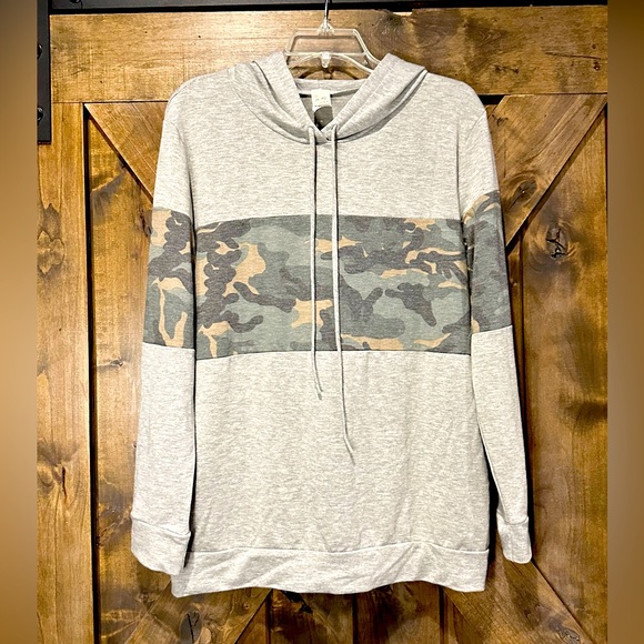 EUC 7th Ray Gray Cam Accent Hooded Long Sleeve Top - Picture 3 of 15